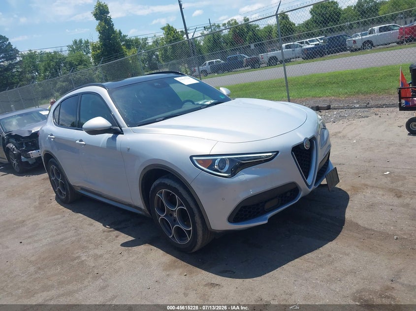 2022 Alfa romeo Stelvio VIN ZASPAKBN3N7D41334 IAAI salvage auction — LEFT REAR, Salvage Title, sold $7,600 on 2026-08-20 (photo 1)
