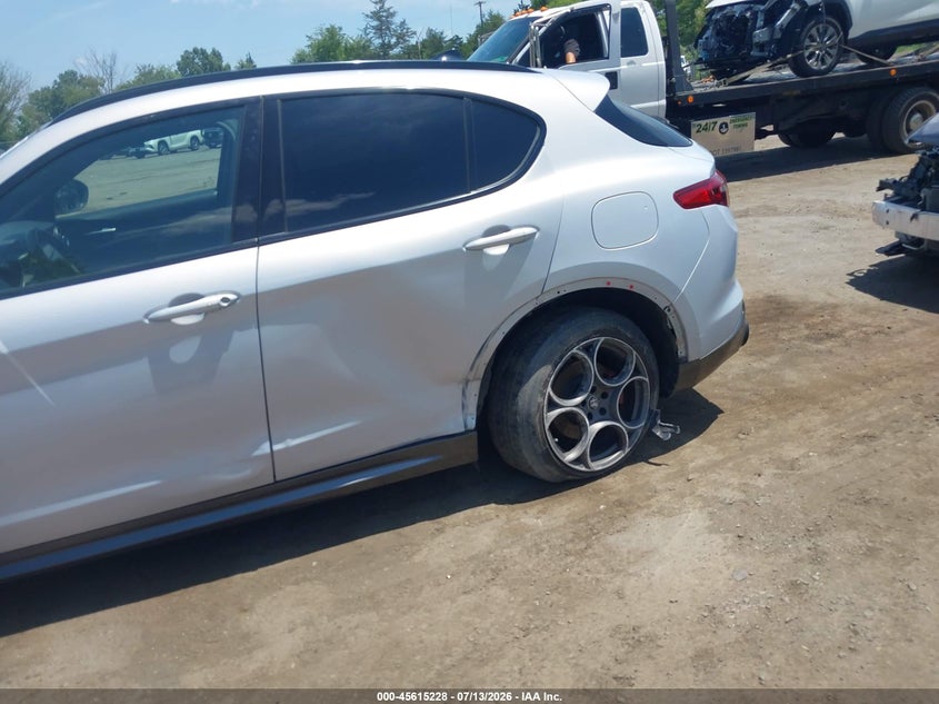 2022 Alfa romeo Stelvio VIN ZASPAKBN3N7D41334 IAAI salvage auction — LEFT REAR, Salvage Title, sold $7,600 on 2026-08-20 (photo 6)