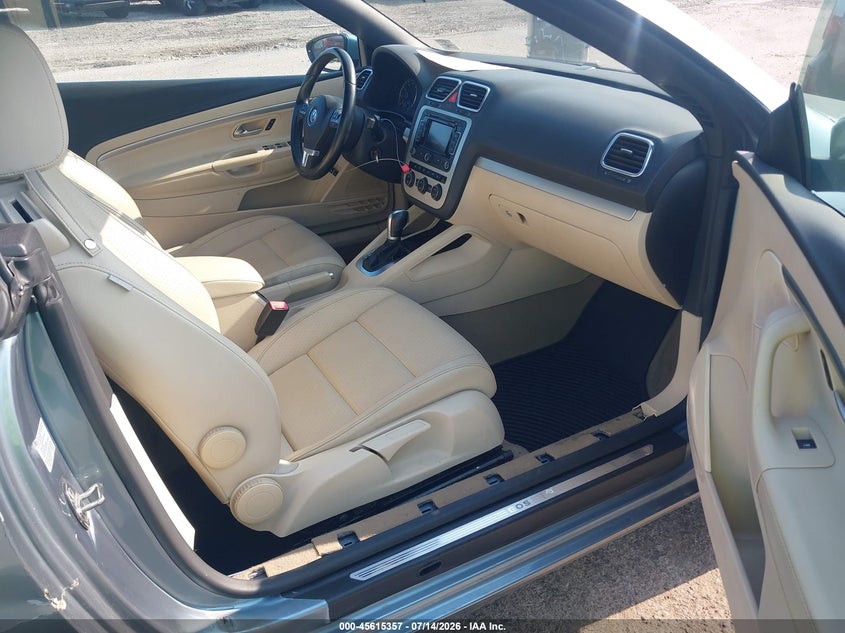 2015 Volkswagen Eos VIN WVWBW8AH3FV002525 IAAI salvage auction — NORMAL WEAR, Clear (Illinois), sold $1,625 on 2026-07-29 (photo 5)