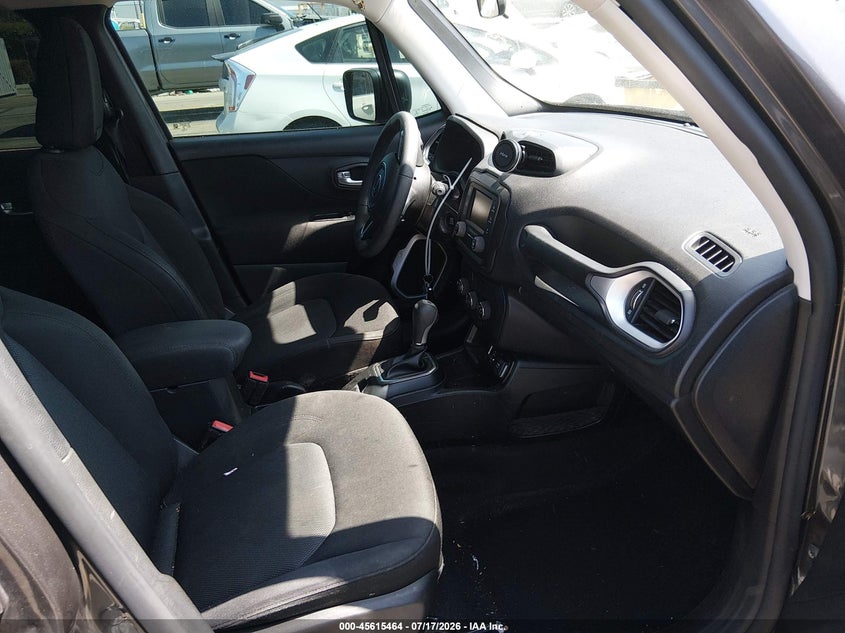 2020 Jeep Renegade VIN ZACNJAAB3LPL13564 IAAI salvage auction — SIDE, Salvage Title, sold $2,250 on 2026-08-17 (photo 5)