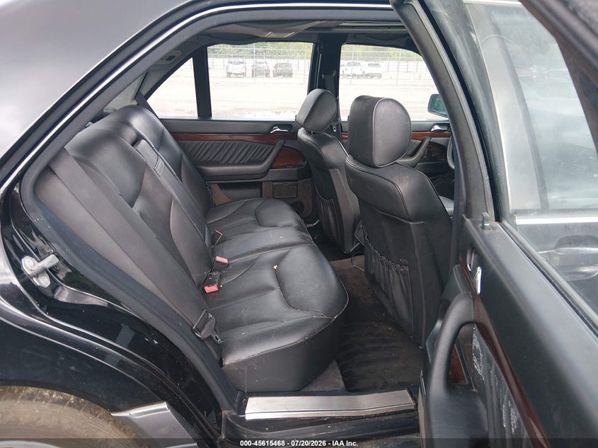 1995 Mercedes-benz S class VIN WDBGA32E8SA261068 IAAI salvage auction — NORMAL WEAR, Clear (Tennessee), sold $25 on 2026-07-29 (photo 8)