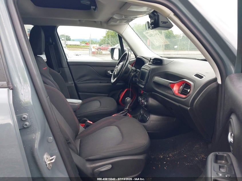 2017 Jeep Renegade VIN ZACCJBCBXHPE96854 IAAI salvage auction — FRONT END, Salvage Title, sold $2,050 on 2026-08-21 (photo 5)
