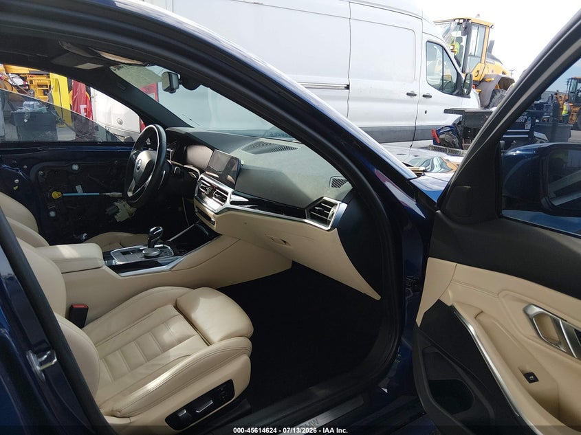 2019 BMW 3er VIN WBA5R1C58KAK07450 IAAI salvage auction — LEFT SIDE, Wait Title, sold $9,500 on 2026-08-03 (photo 5)