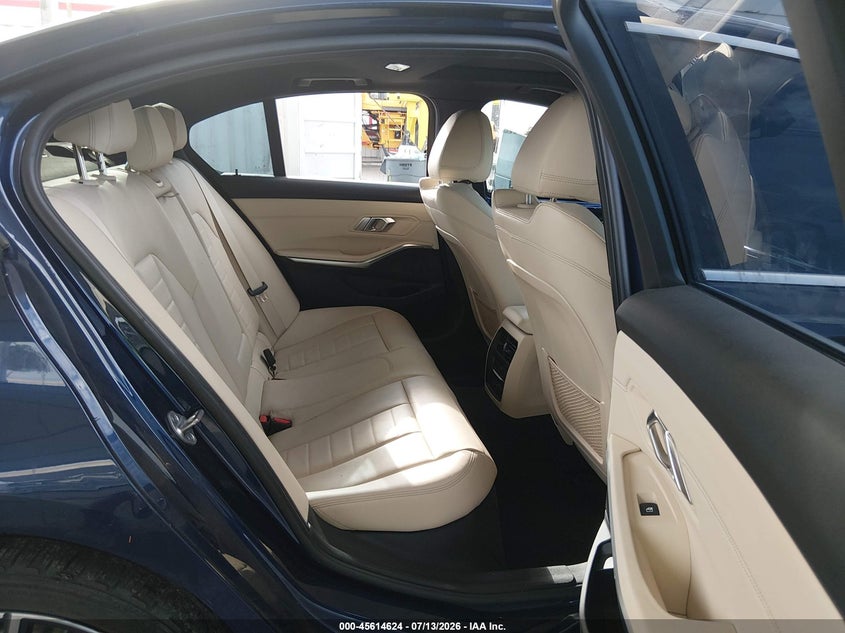2019 BMW 3er VIN WBA5R1C58KAK07450 IAAI salvage auction — LEFT SIDE, Wait Title, sold $9,500 on 2026-08-03 (photo 8)