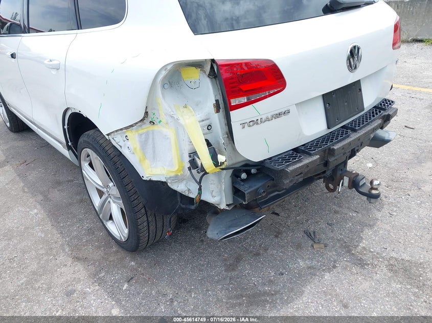 2016 Volkswagen Touareg VIN WVGEP9BPXGD004877 IAAI salvage auction — REAR END, Wait Title, sold $6,900 on 2026-08-13 (photo 6)