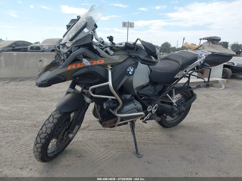 2014 BMW R 1200 VIN WB10A1200EZ095241 IAAI salvage auction — ROLLOVER, Salvage (California), sold $2,850 on 2026-07-29 (photo 2)