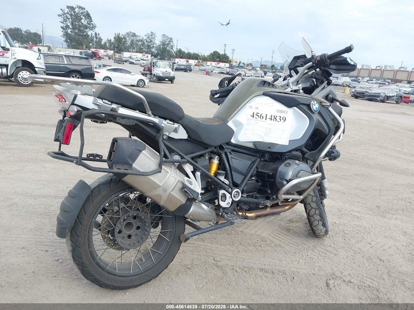 2014 BMW R 1200 VIN WB10A1200EZ095241 IAAI salvage auction — ROLLOVER, Salvage (California), sold $2,850 on 2026-07-29 (photo 4)