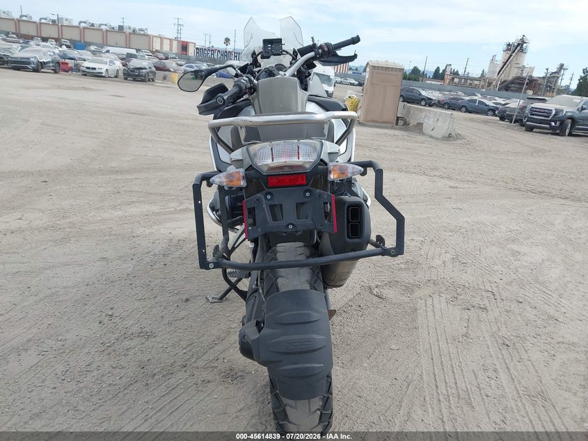 2014 BMW R 1200 VIN WB10A1200EZ095241 IAAI salvage auction — ROLLOVER, Salvage (California), sold $2,850 on 2026-07-29 (photo 6)