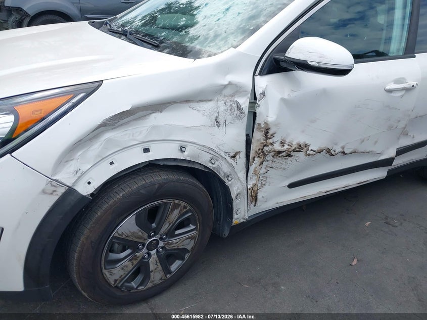 2017 Kia Niro VIN KNDCC3LC8H5077144 IAAI salvage auction — LEFT SIDE, Salvage Certificate (California), sold $25 on 2026-07-29 (photo 6)