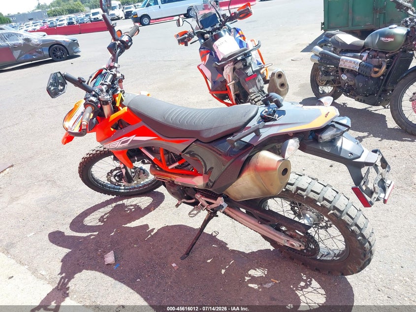 2021 Ktm 690 supermoto VIN VBKLEV409MM709545 IAAI salvage auction — REAR END, Salvage Title, sold $3,600 on 2026-10-01 (photo 3)
