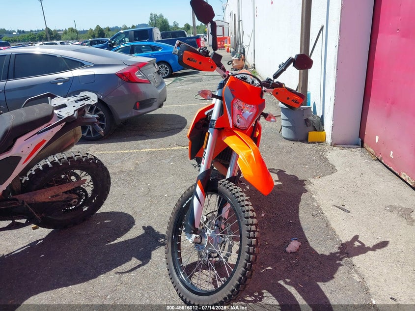 2021 Ktm 690 supermoto VIN VBKLEV409MM709545 IAAI salvage auction — REAR END, Salvage Title, sold $3,600 on 2026-10-01 (photo 5)