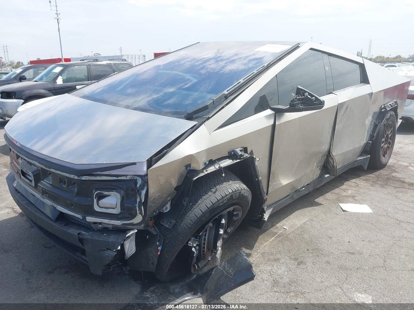 2025 Tesla Cybertruck VIN 7G2CEHED3SA073449 IAAI salvage auction — SIDE, Salvage (California), sold $27,850 on 2026-09-04 (photo 6)