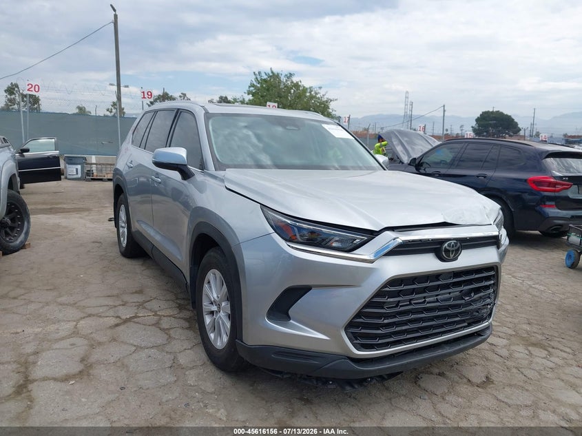 2024 Toyota Highlander VIN 5TDAAAB53RS004439 IAAI salvage auction — LEFT FRONT, Salvage (Nevada), sold $20,950 on 2026-07-22 (photo 1)