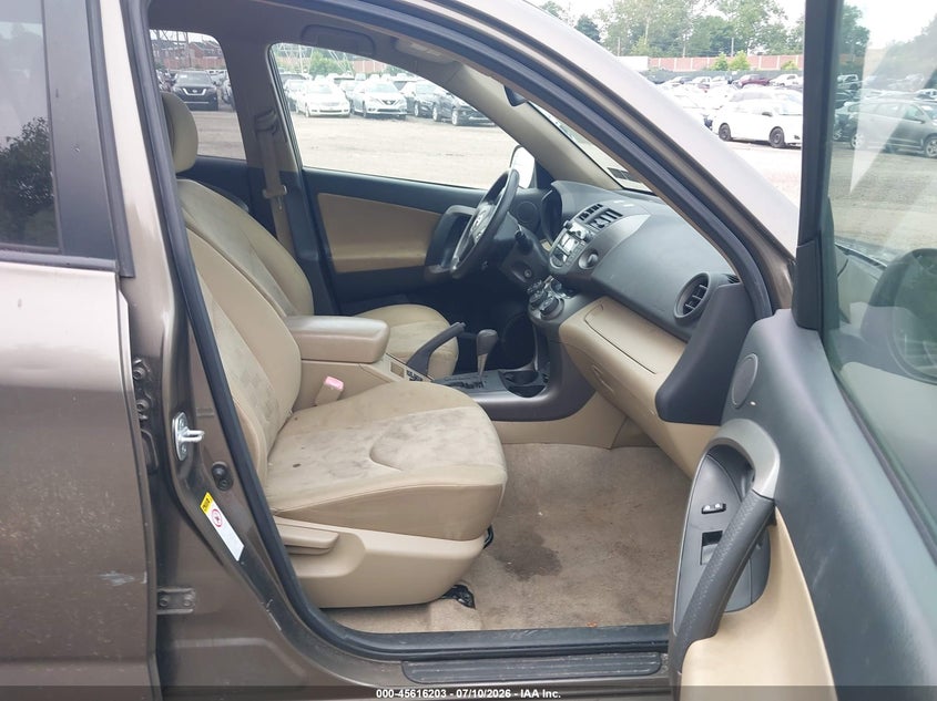 2010 Toyota Rav4 VIN JTMBF4DV0AD039640 IAAI salvage auction — NORMAL WEAR, Clear (Pennsylvania), sold $1,600 on 2026-07-31 (photo 5)