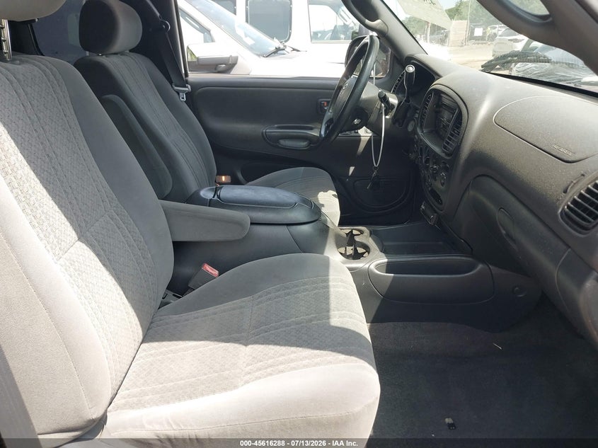 2004 Toyota Tundra VIN 5TBBT44184S449190 IAAI salvage auction — NORMAL WEAR, Original (Rhode Island), sold $325 on 2026-07-28 (photo 5)