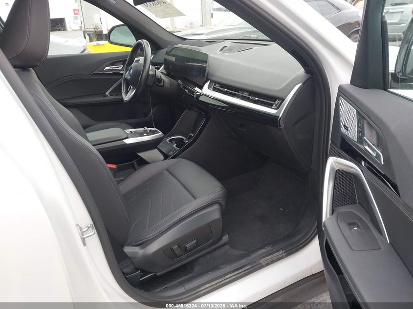 2023 BMW X1 VIN WBX73EF04P5W14737 IAAI salvage auction — LEFT SIDE, Salvage Title, sold $12,200 on 2026-07-30 (photo 5)