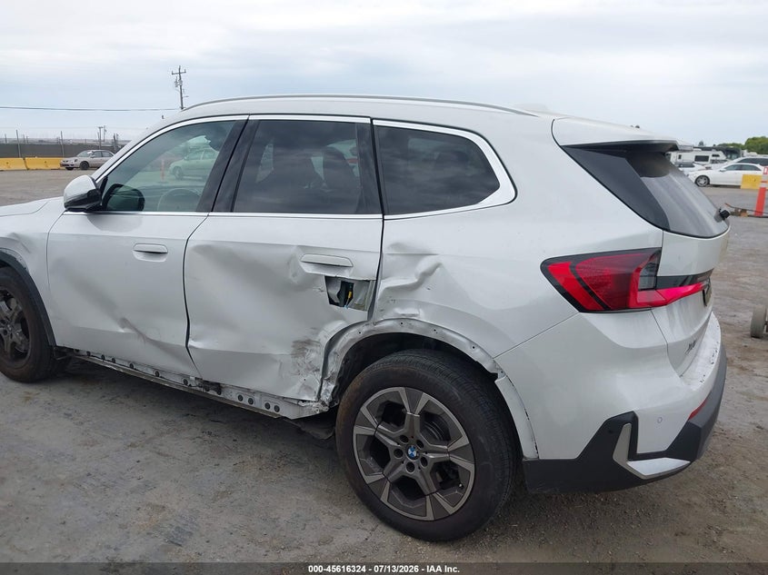 2023 BMW X1 VIN WBX73EF04P5W14737 IAAI salvage auction — LEFT SIDE, Salvage Title, sold $12,200 on 2026-07-30 (photo 6)