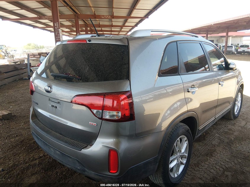 2015 Kia Sorento VIN 5XYKTDA73FG554218 IAAI salvage auction — NORMAL WEAR, Clear-Dealer Only (Arizona), sold $1,925 on 2026-07-28 (photo 4)