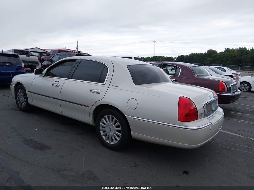 2005 Lincoln TOWN CAR VIN 1LNHM81W85Y618020 IAAI salvage auction — FRONT END, Salvage (North Carolina), sold $1,500 on 2026-07-22 (photo 3)