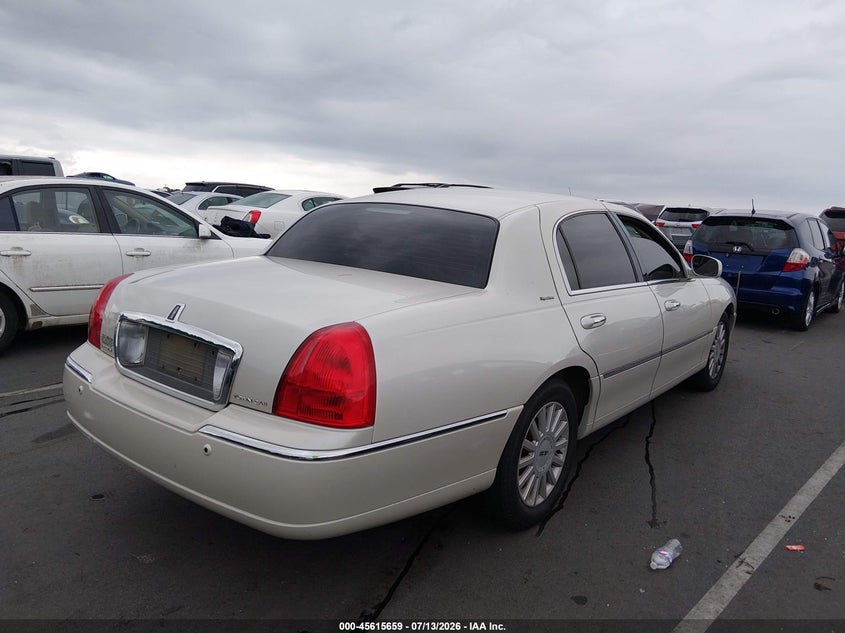 2005 Lincoln TOWN CAR VIN 1LNHM81W85Y618020 IAAI salvage auction — FRONT END, Salvage (North Carolina), sold $1,500 on 2026-07-22 (photo 4)