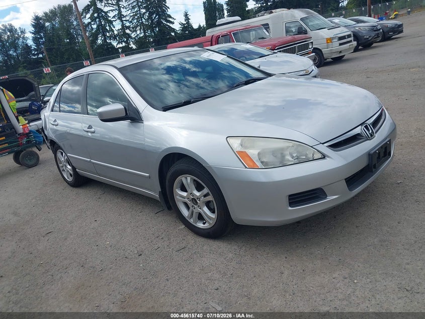 2007 Honda Accord VIN JHMCM56357C013656 IAAI salvage auction — NORMAL WEAR, Clear (Washington), sold $700 on 2026-07-29 (photo 1)
