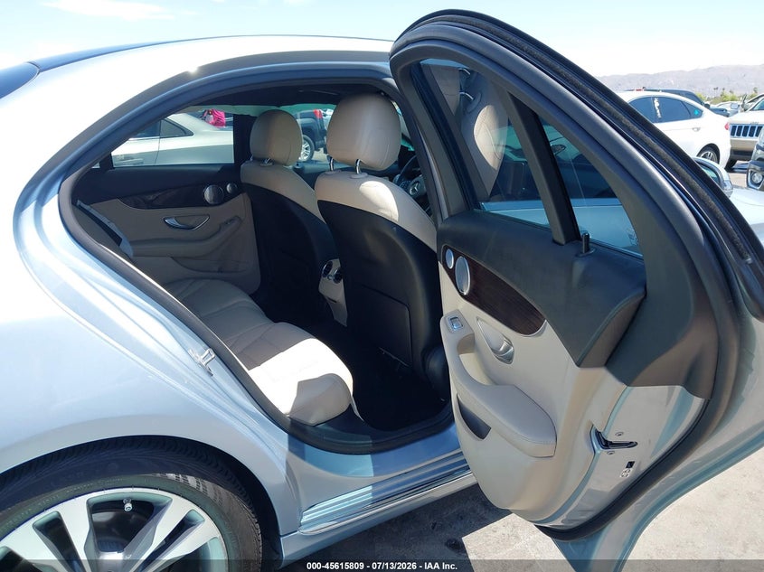 2018 Mercedes-benz C-klasse VIN WDDWF4JB8JR400648 IAAI salvage auction — SIDE, Salvage Title, sold $5,500 on 2026-08-02 (photo 8)