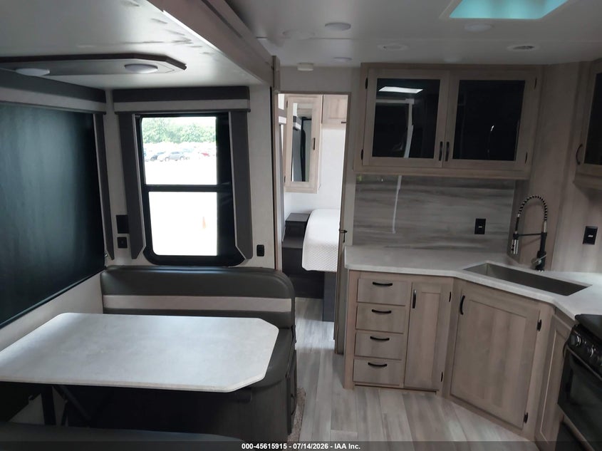 2021 Winnebago Voyage VIN 54CTV1Y2XM6061837 IAAI salvage auction — WATER/FLOOD, Certificate Of Destruction (Florida), sold $8,500 on 2026-08-12 (photo 5)
