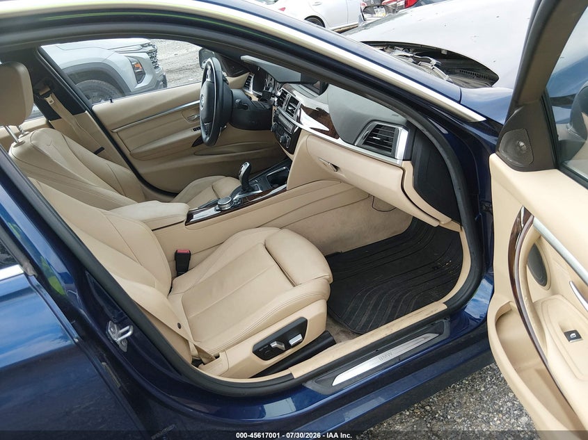 2016 BMW 3er VIN WBA8B3C55GK384178 IAAI salvage auction — FRONT END, Salvage Title, sold $4,000 on 2026-08-21 (photo 5)