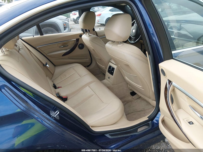2016 BMW 3er VIN WBA8B3C55GK384178 IAAI salvage auction — FRONT END, Salvage Title, sold $4,000 on 2026-08-21 (photo 8)