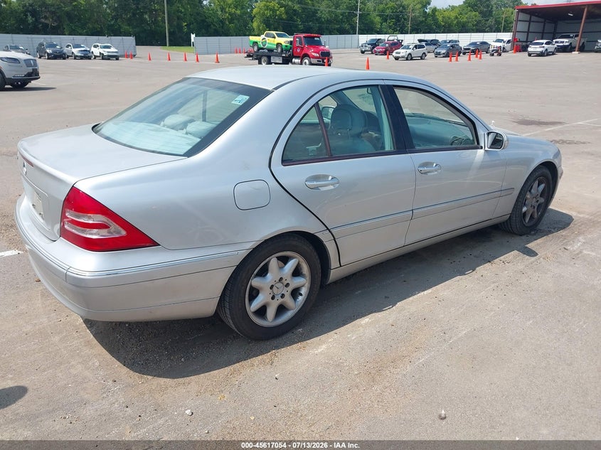 2004 Mercedes-benz C class VIN WDBRF61J44E017214 IAAI salvage auction — NORMAL WEAR, Clear (Tennessee), sold $475 on 2026-07-28 (photo 4)