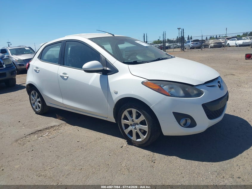 2014 Mazda 2 VIN JM1DE1LY3E0173870 IAAI salvage auction — NORMAL WEAR, Salvage Title, sold $950 on 2026-07-22 (photo 1)