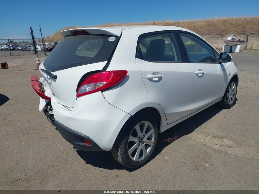 2014 Mazda 2 VIN JM1DE1LY3E0173870 IAAI salvage auction — NORMAL WEAR, Salvage Title, sold $950 on 2026-07-22 (photo 4)