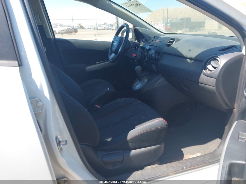 2014 Mazda 2 VIN JM1DE1LY3E0173870 IAAI salvage auction — NORMAL WEAR, Salvage Title, sold $950 on 2026-07-22 (photo 5)