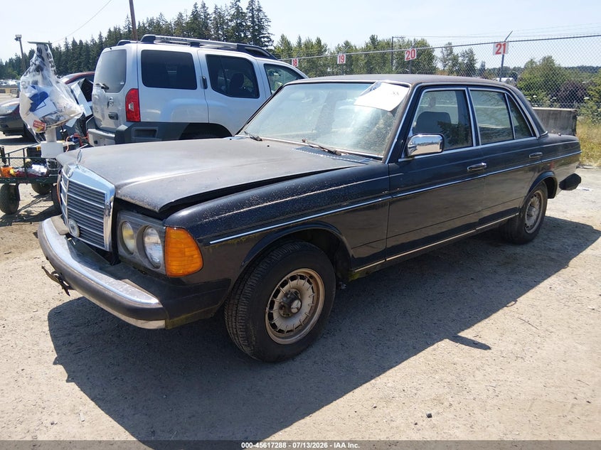 1985 Mercedes-benz 300 VIN WDBAB33C1FA235711 IAAI salvage auction — NORMAL WEAR, Clear (Washington), sold $125 on 2026-07-22 (photo 2)