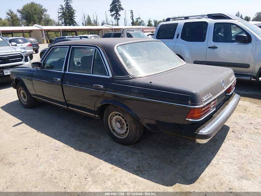 1985 Mercedes-benz 300 VIN WDBAB33C1FA235711 IAAI salvage auction — NORMAL WEAR, Clear (Washington), sold $125 on 2026-07-22 (photo 3)