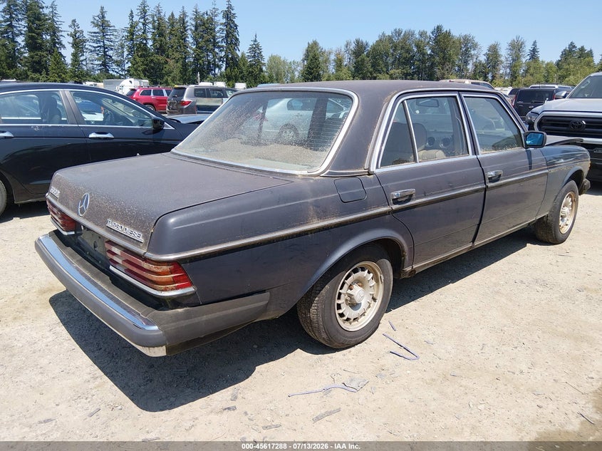 1985 Mercedes-benz 300 VIN WDBAB33C1FA235711 IAAI salvage auction — NORMAL WEAR, Clear (Washington), sold $125 on 2026-07-22 (photo 4)