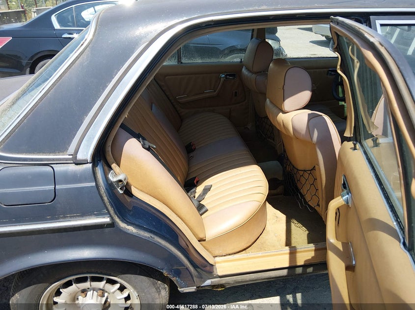 1985 Mercedes-benz 300 VIN WDBAB33C1FA235711 IAAI salvage auction — NORMAL WEAR, Clear (Washington), sold $125 on 2026-07-22 (photo 8)
