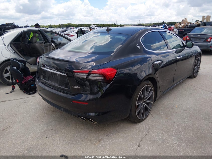 2022 Maserati Ghibli VIN ZAM57XSAXN1391445 IAAI salvage auction — NORMAL WEAR, Salvage Title, sold $11,900 on 2026-08-03 (photo 4)