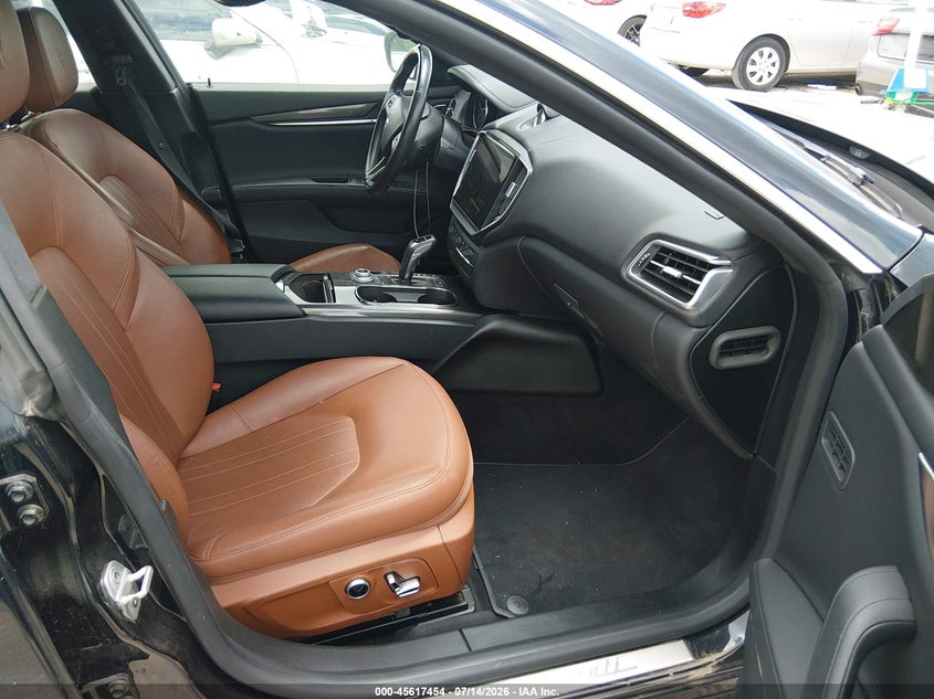 2022 Maserati Ghibli VIN ZAM57XSAXN1391445 IAAI salvage auction — NORMAL WEAR, Salvage Title, sold $11,900 on 2026-08-03 (photo 5)