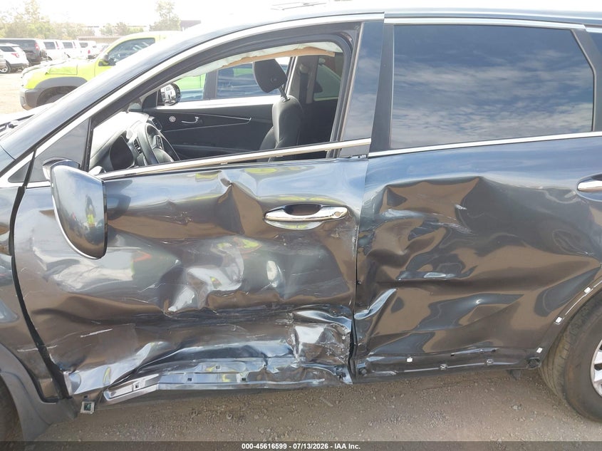 2020 Kia Sorento VIN 5XYPG4A37LG688068 IAAI salvage auction — LEFT SIDE, Salvage (Arizona), sold $2,350 on 2026-07-29 (photo 6)