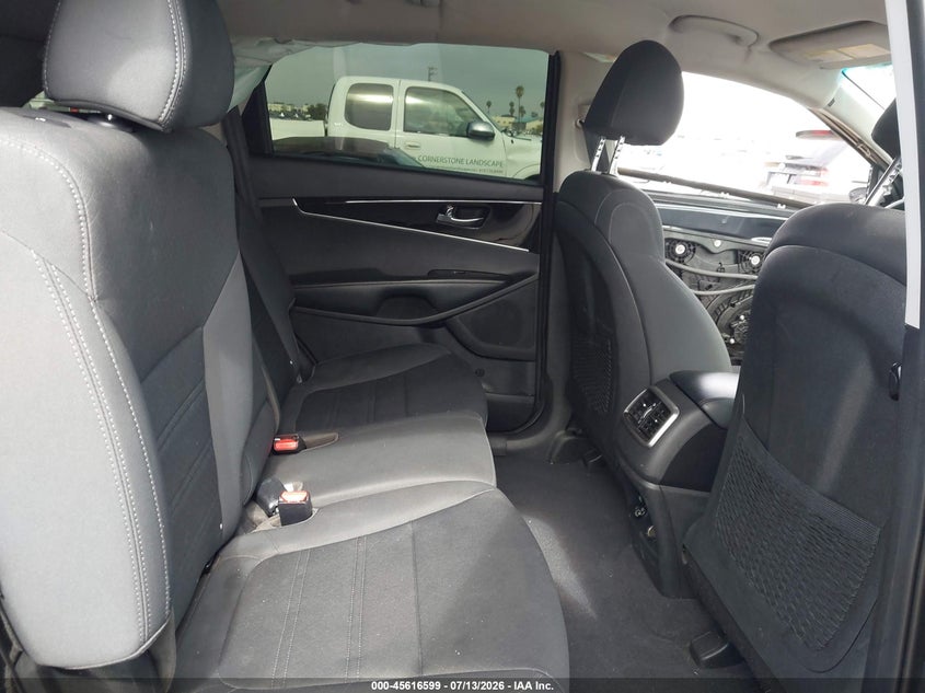 2020 Kia Sorento VIN 5XYPG4A37LG688068 IAAI salvage auction — LEFT SIDE, Salvage (Arizona), sold $2,350 on 2026-07-29 (photo 8)