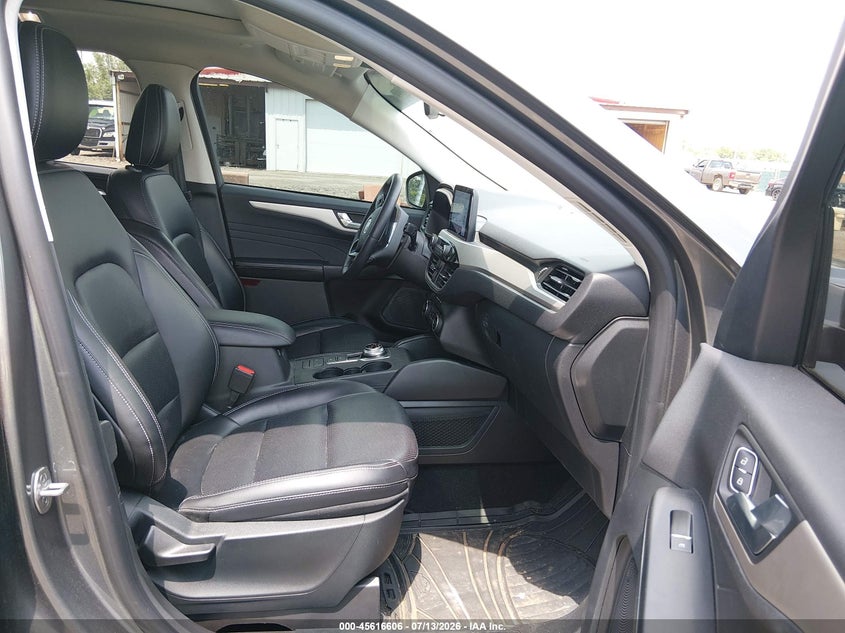 2021 Ford Escape VIN 1FMCU0H61MUB35461 IAAI salvage auction — FRONT & REAR, Salvage Title, sold $3,850 on 2026-07-31 (photo 5)