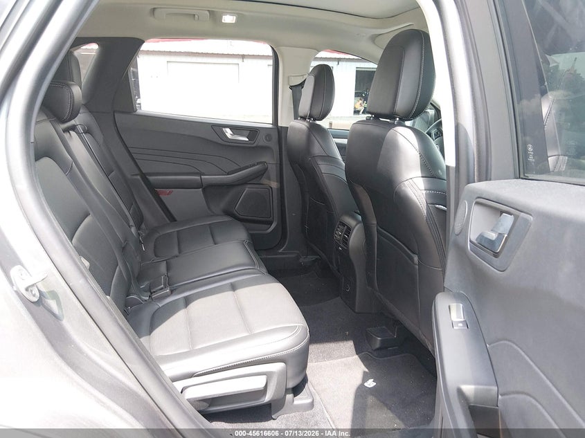 2021 Ford Escape VIN 1FMCU0H61MUB35461 IAAI salvage auction — FRONT & REAR, Salvage Title, sold $3,850 on 2026-07-31 (photo 8)
