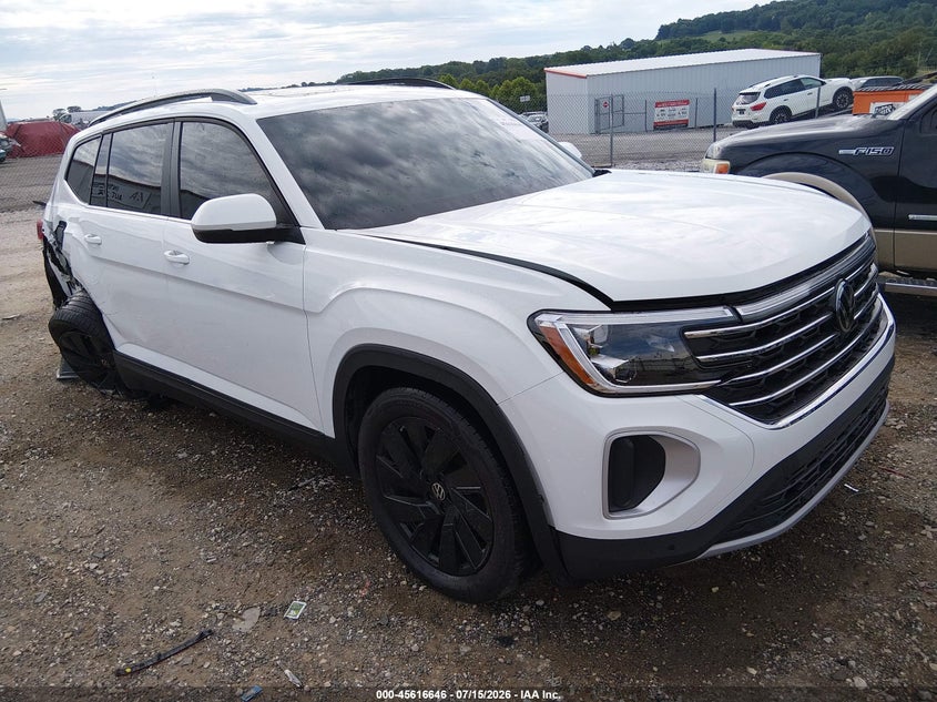 2025 Volkswagen Atlas VIN 1V2KR2CA0SC521332 IAAI salvage auction — REAR END, Clear (Arkansas), sold $14,100 on 2026-08-22 (photo 1)