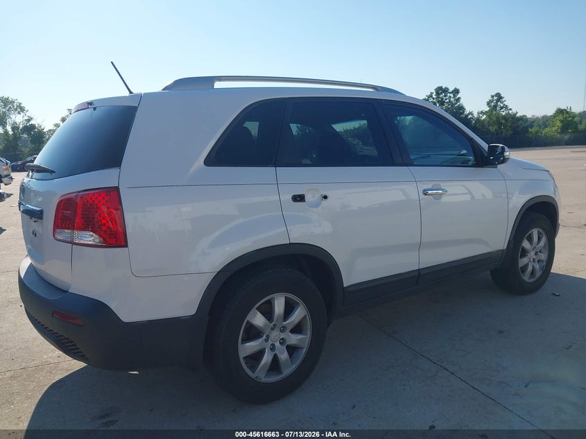 2011 Kia Sorento VIN 5XYKT3A19BG125990 IAAI salvage auction — NORMAL WEAR, Clear (Illinois), sold $1,250 on 2026-07-28 (photo 4)