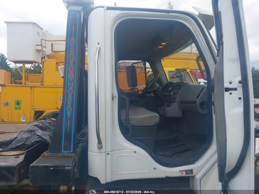 2018 Freightliner M2 106 VIN 1FVACWFCXJHJU1603 IAAI salvage auction — FRONT END, Salvage (Massachusetts), sold $14,050 on 2026-08-14 (photo 7)