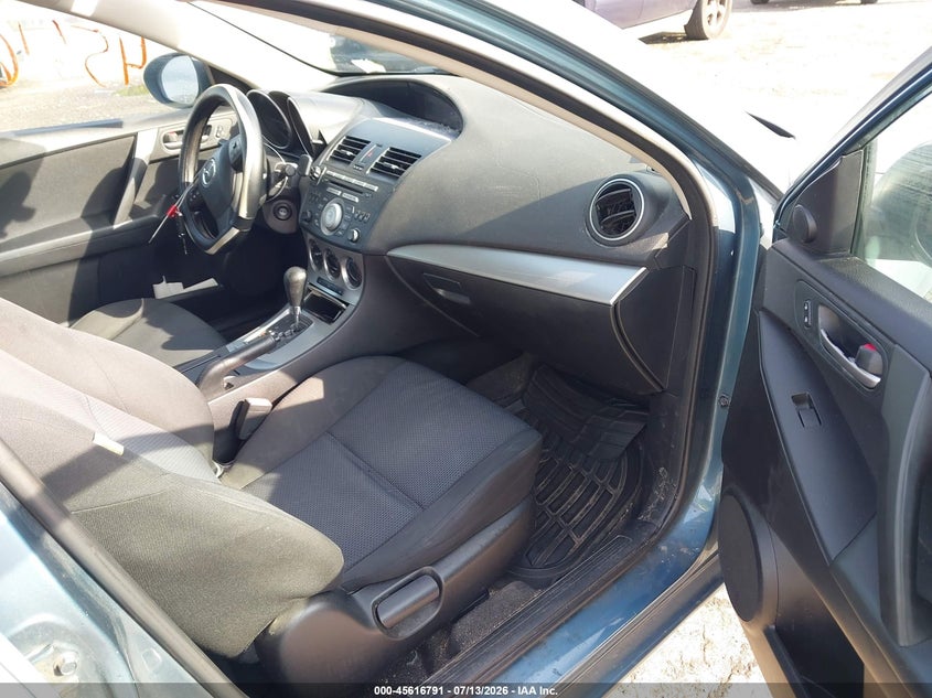 2011 Mazda 3 VIN JM1BL1VGXB1411916 IAAI salvage auction — NORMAL WEAR, Clear (Virginia), sold $200 on 2026-07-31 (photo 5)