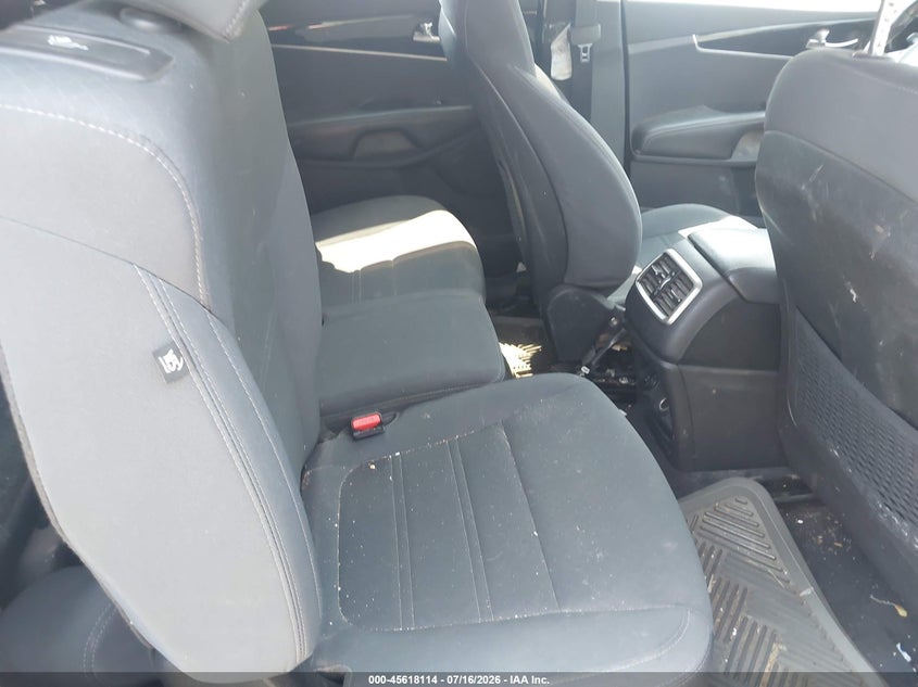 2016 Kia Sorento VIN 5XYPGDA34GG171302 IAAI salvage auction — NORMAL WEAR, Clear (Virginia), sold $725 on 2026-07-28 (photo 8)