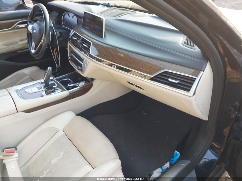 2016 BMW 7er VIN WBA7F2C55GG416043 IAAI salvage auction — LEFT SIDE, Salvage Title, sold $6,800 on 2026-08-18 (photo 5)