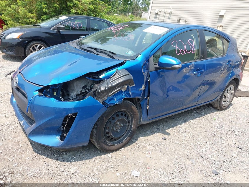 2015 Toyota Prius c VIN JTDKDTB33F1586766 IAAI salvage auction — FRONT END, Salvage Title, sold $725 on 2026-07-28 (photo 2)